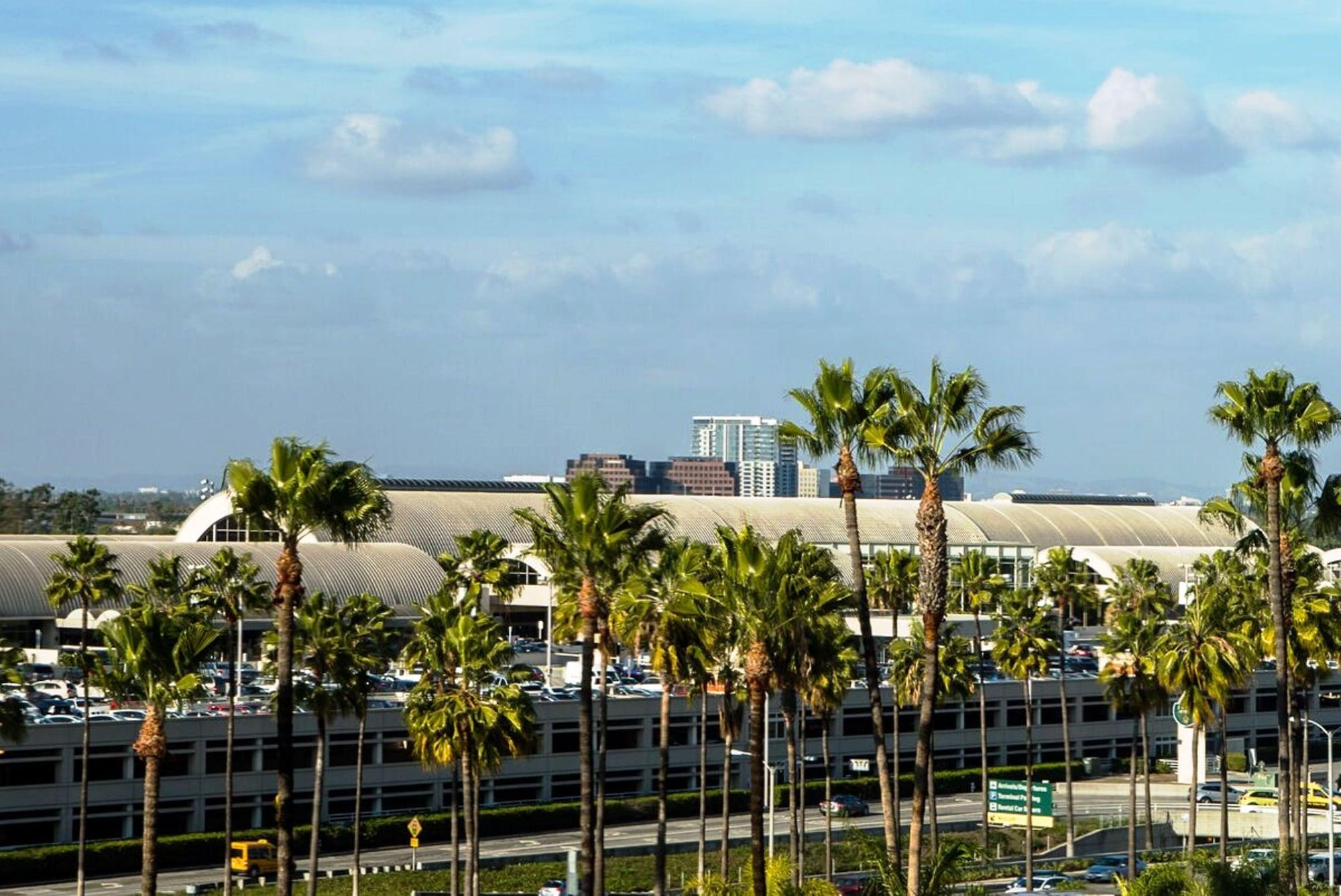 Hilton Irvine/Orange County Airport Hotel Exterior photo