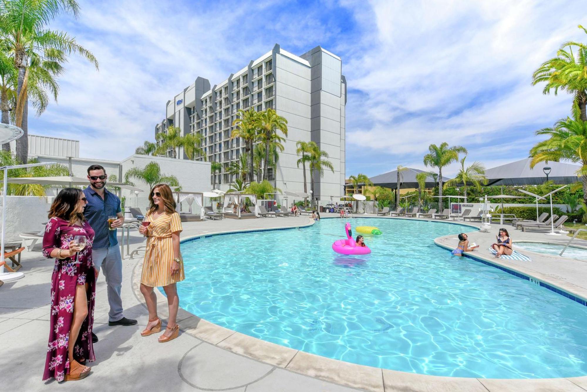 Hilton Irvine/Orange County Airport Hotel Exterior photo